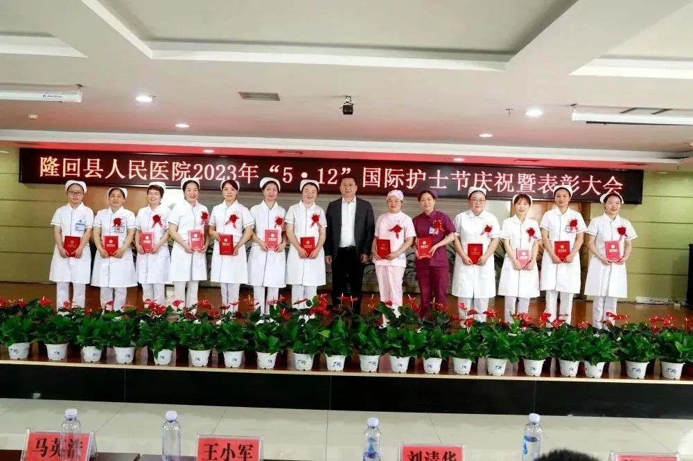 发展护士队伍改善护理服务的感悟,发展护士队伍改善护理服务1500字