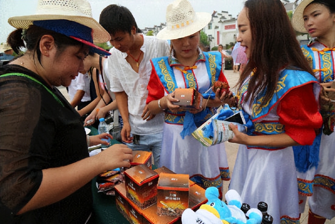 空姐飞机推销商品40分钟，飞机的尽头是推销？总得适可而止吧