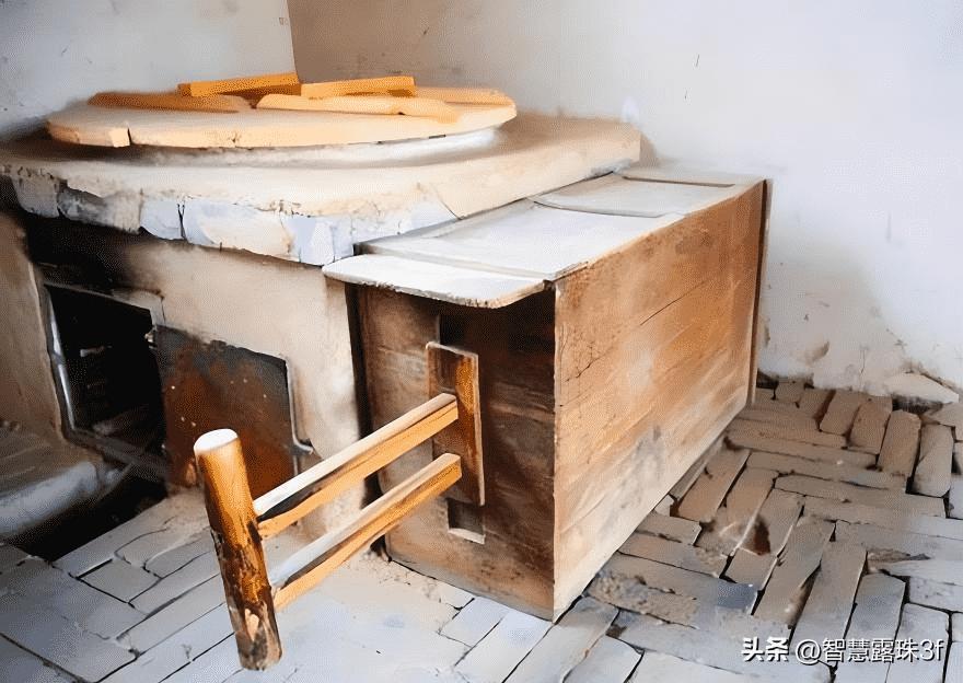 珍贵照片，日军*杀屠**老百姓强奸妇女，用刀剖开肚子，看看多残忍