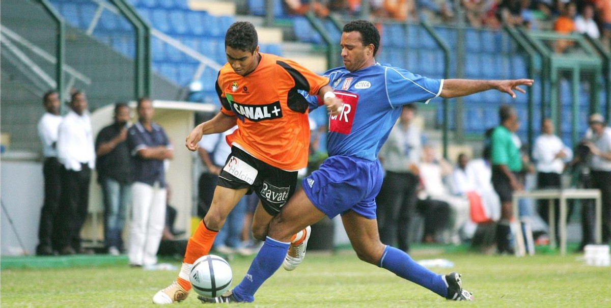 进球、助攻双双破百第一人！法甲“无冕之王”迪米特里·佩耶