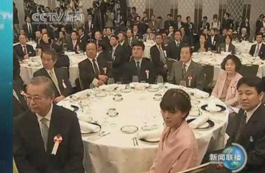 阿兰九眼天珠和李连杰的九眼天珠,最牛的富婆