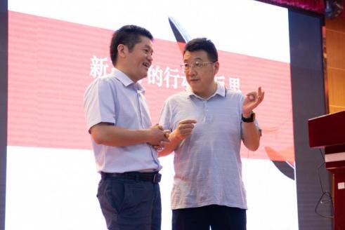 鐩涗笘鍗庤癁鐮ョ牶鍓嶈,鐩涗笘涓崕鐮ョ牶鍓嶈