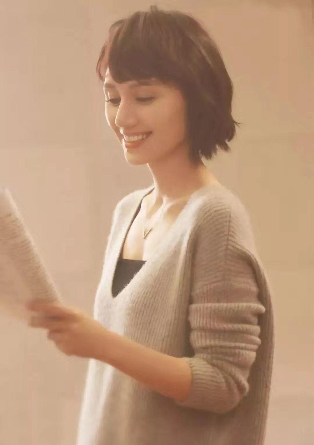 袁泉穿衣服低调又吸引人,袁泉的穿搭风格图片