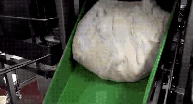 超市面包硬了,超市里的面包为什么特别软