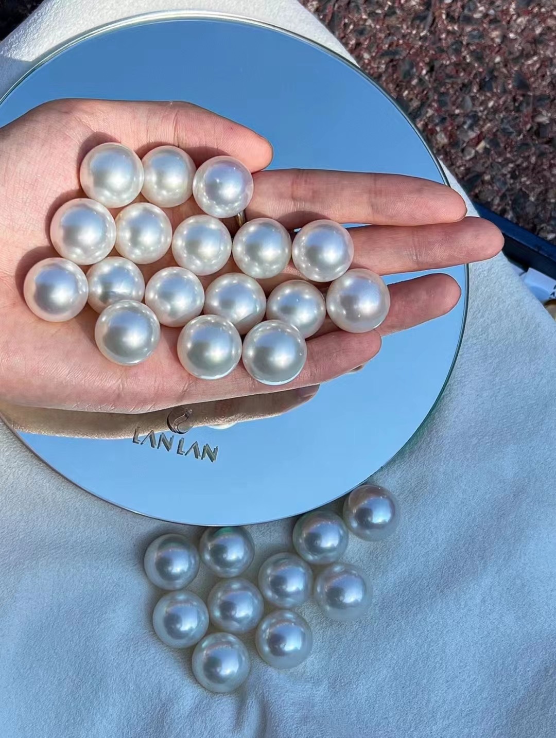 如何分辨澳白珍珠品质好,珍珠知识与保养方法