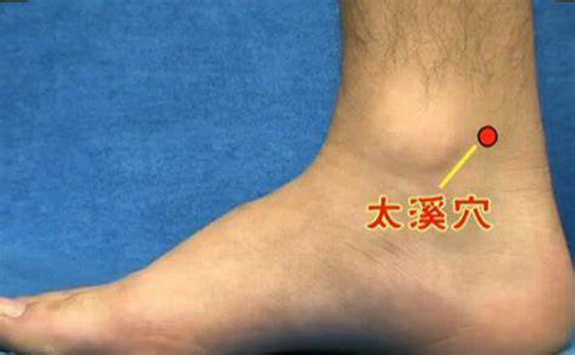 按摩水泉穴治足跟痛,艾灸水泉穴治足跟痛