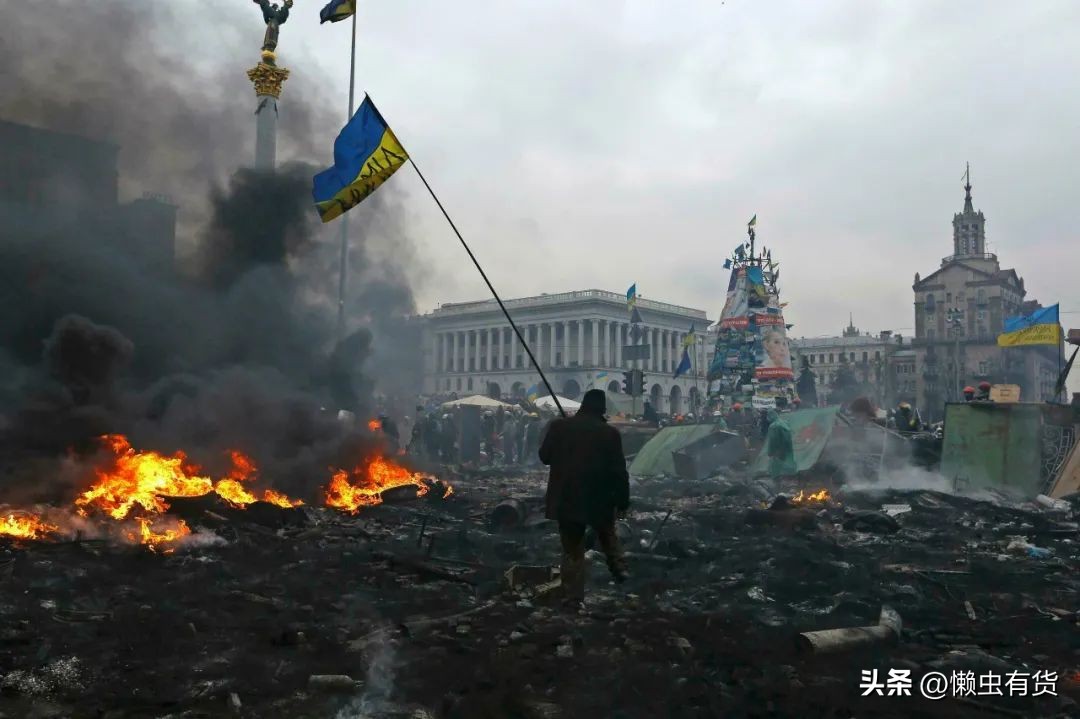 再打下去或将无人！乌克兰开战后人口少了1100万，还欠下一屁股债