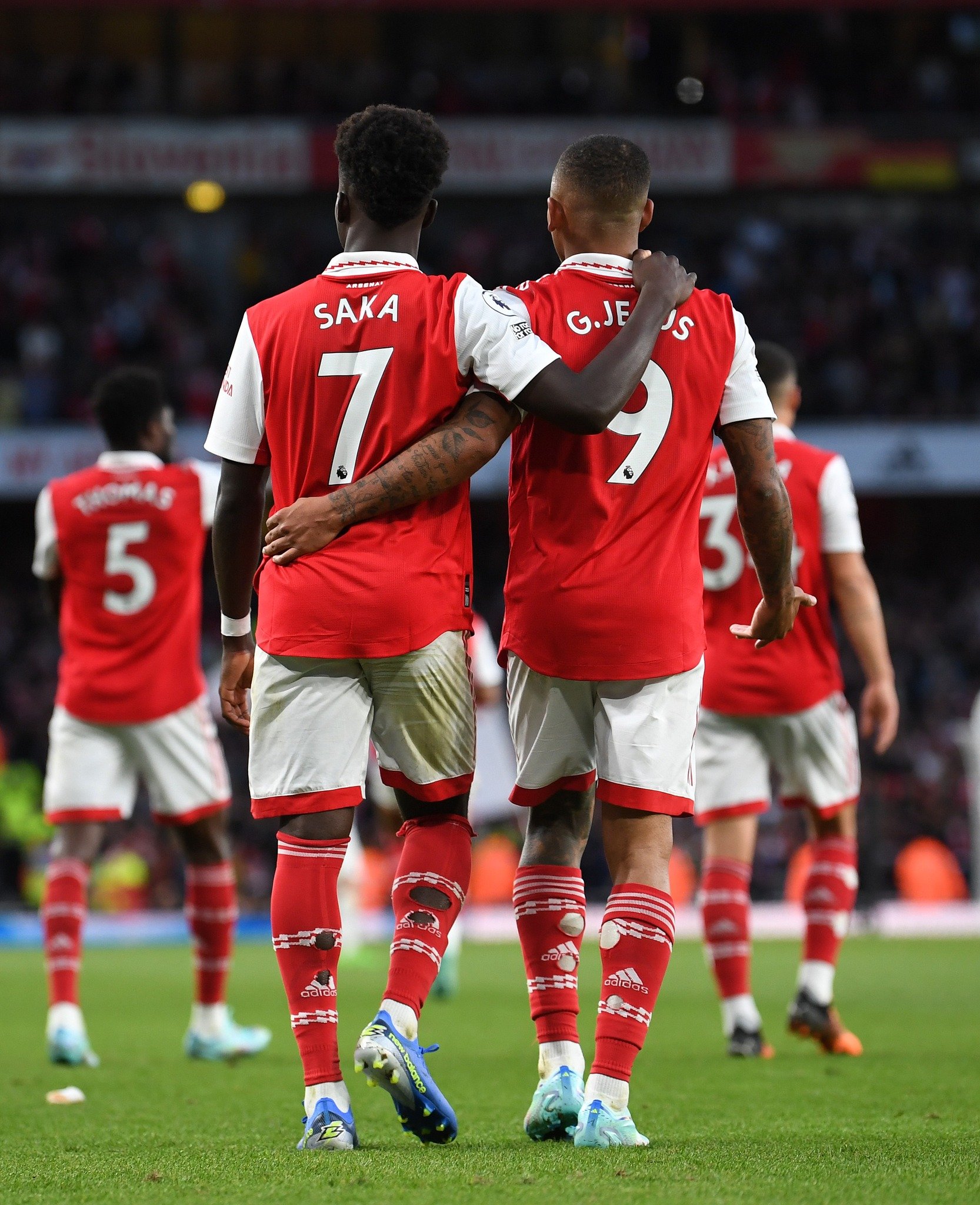 比黑丝更好看！破洞，超短，过膝，叠穿，足球袜有哪些个性穿法？