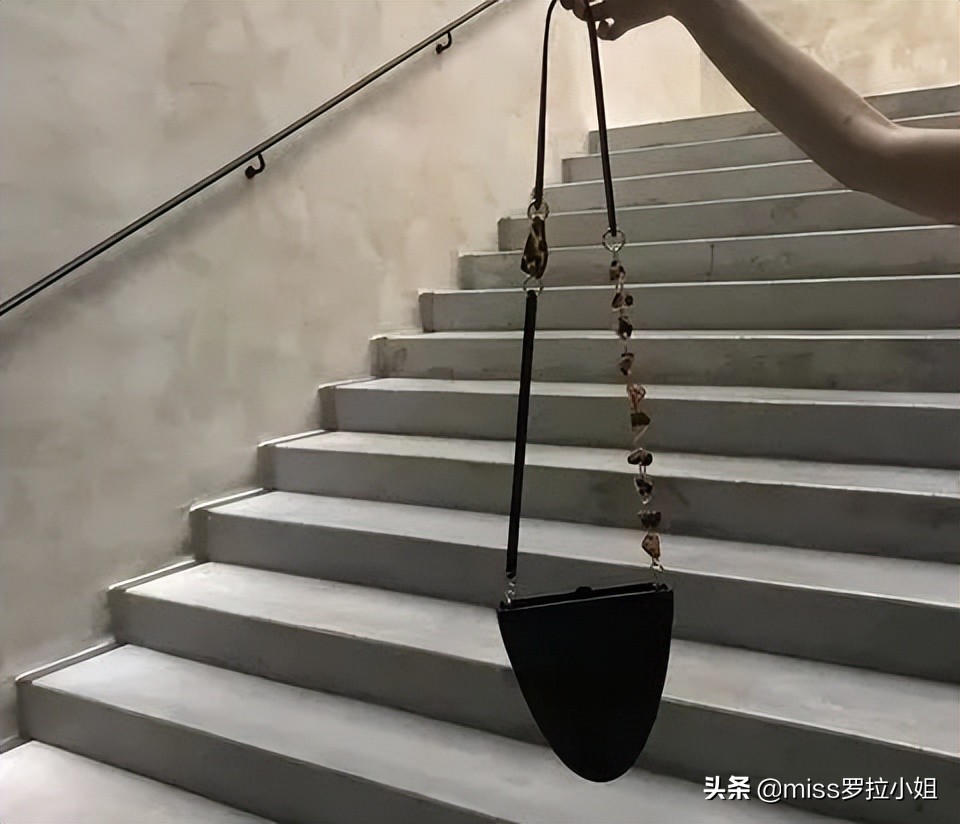 袁咏仪买名牌包包,袁咏仪同款小包