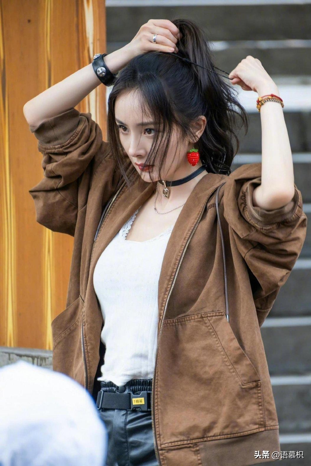 Jennie一张照片就值2千万，杨幂身家高达数十亿，IU全现金买别墅