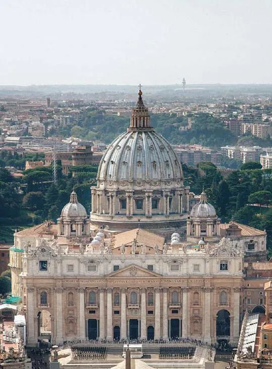 圣彼得大教堂建筑大师及贡献,圣彼得大教堂和它的建造过程