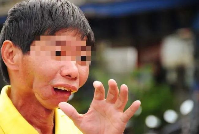 当你第一次吃槟榔的时候,吃槟榔时的你