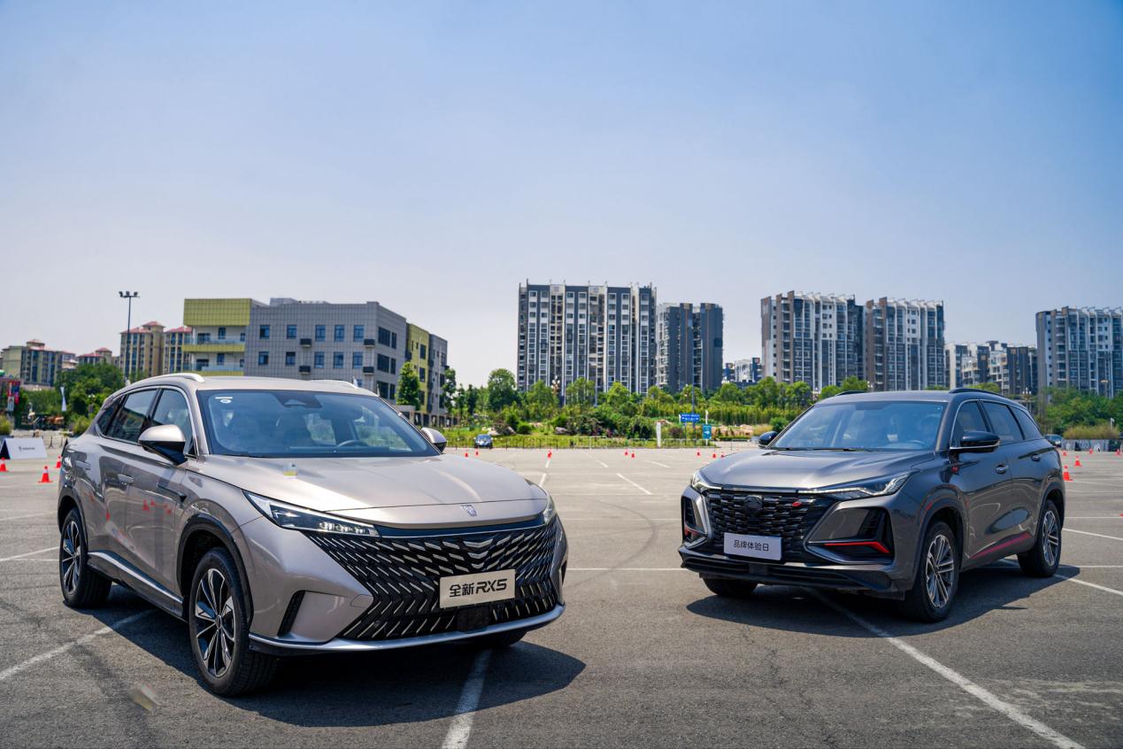 荣威rx5全细节场地测试,荣威rx5battle试驾视频