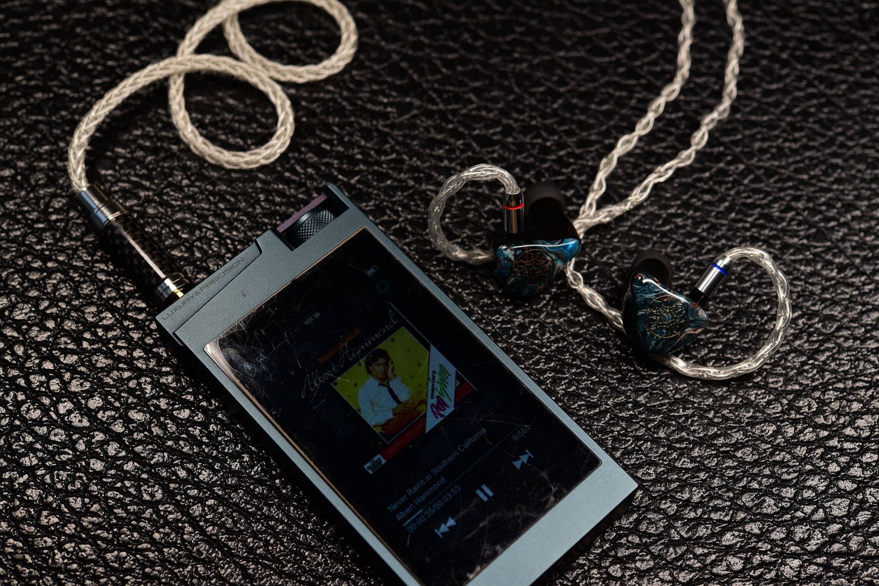 没想到香港本土还有高端耳机，11单元让人有退烧的冲动