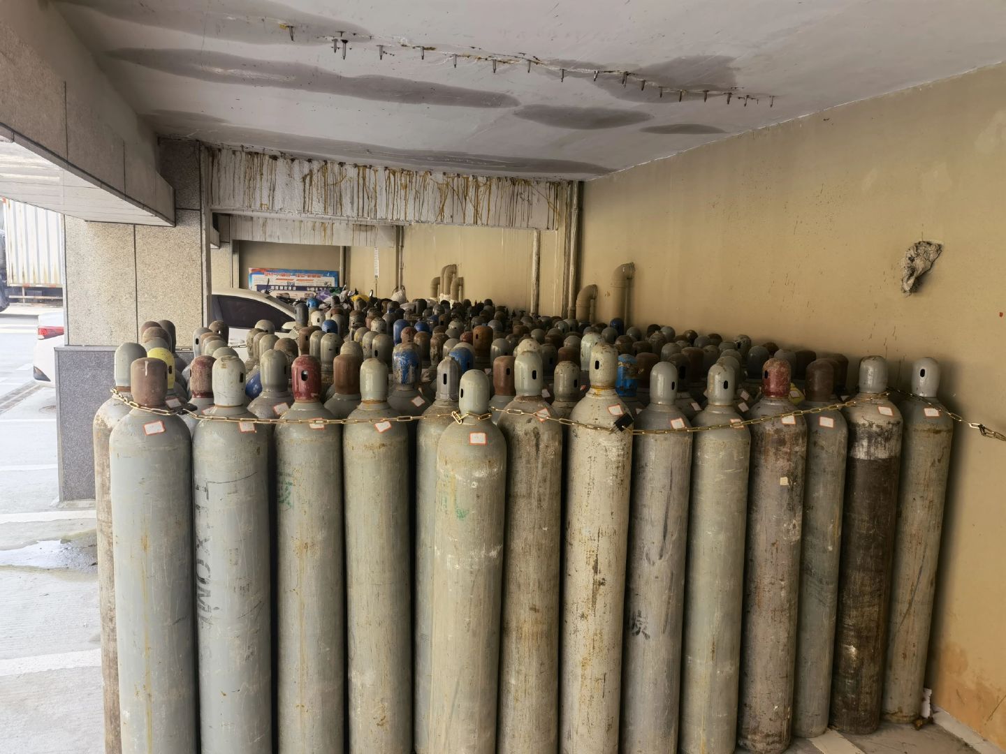 月获利近10万！安徽19人贩卖笑气被抓！祸害女性的笑气有多泛滥？