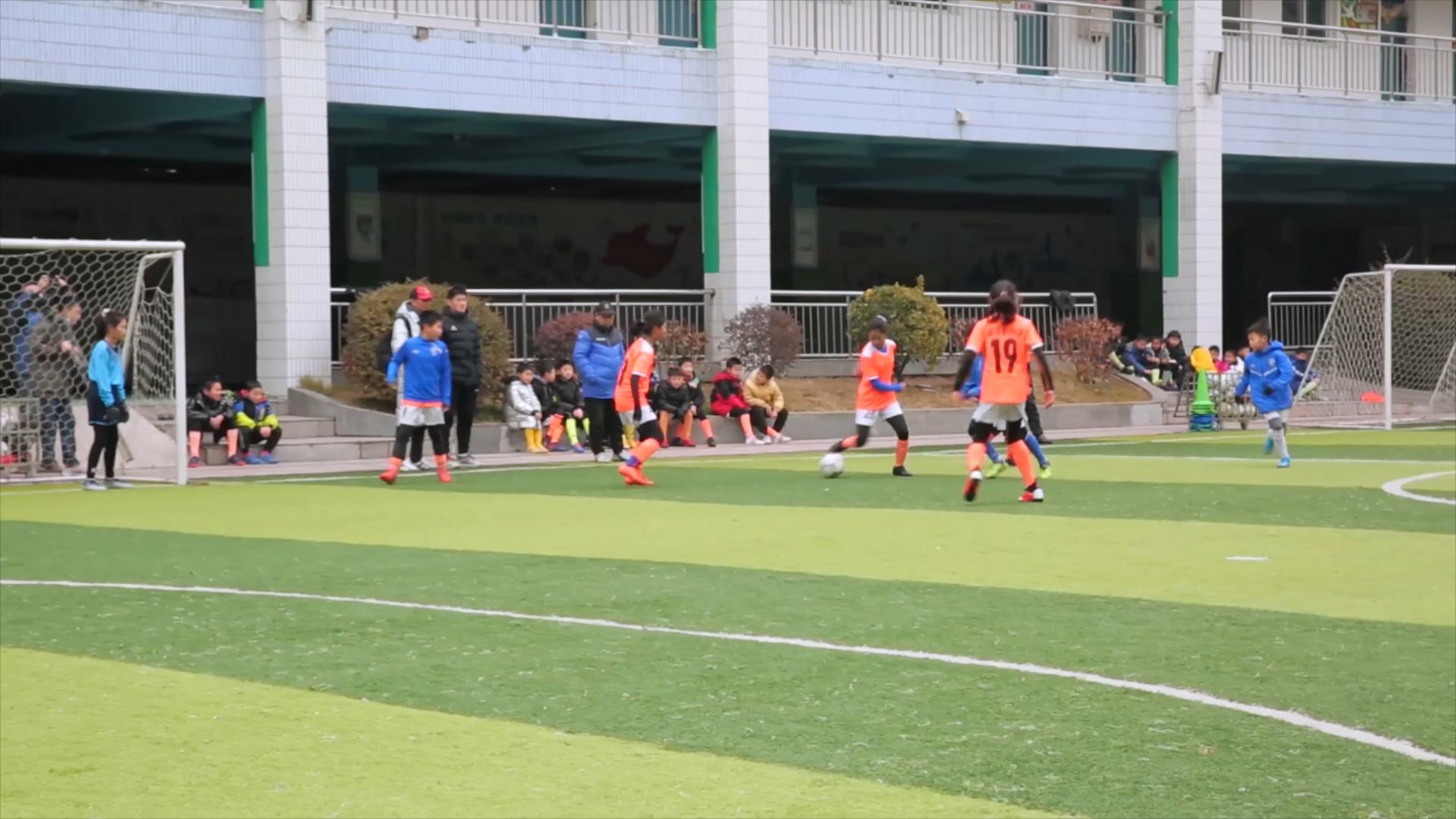 师姐鼓励师弟师妹的视频片段,新合村小学姚伟