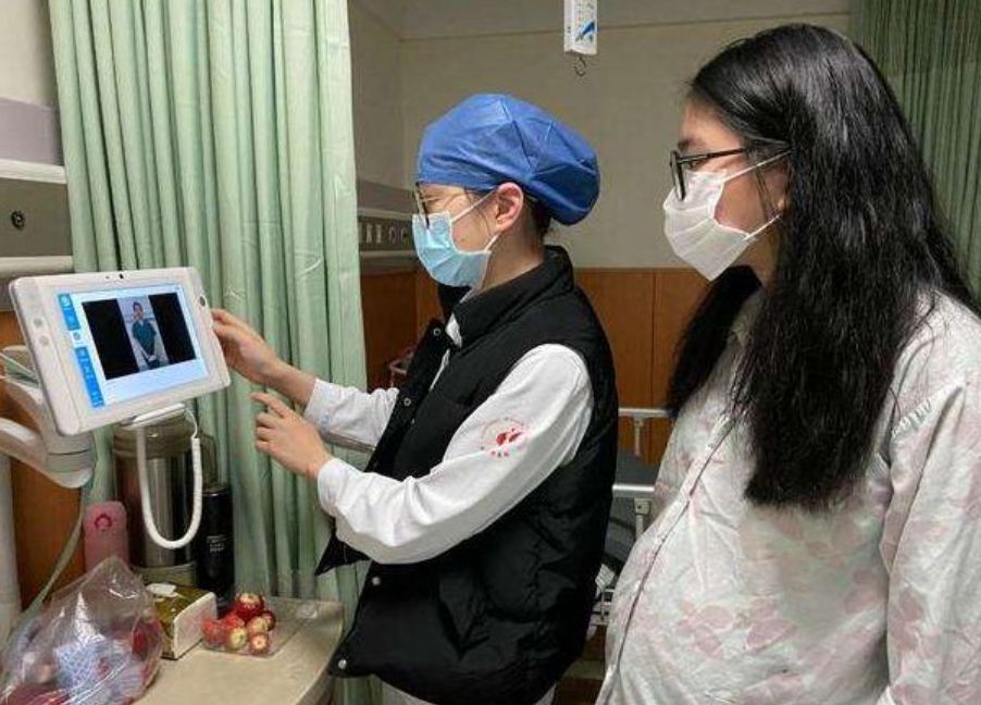 张碧晨分娩照首曝光，孩子33周早产体重3斤多，为何会有早产？