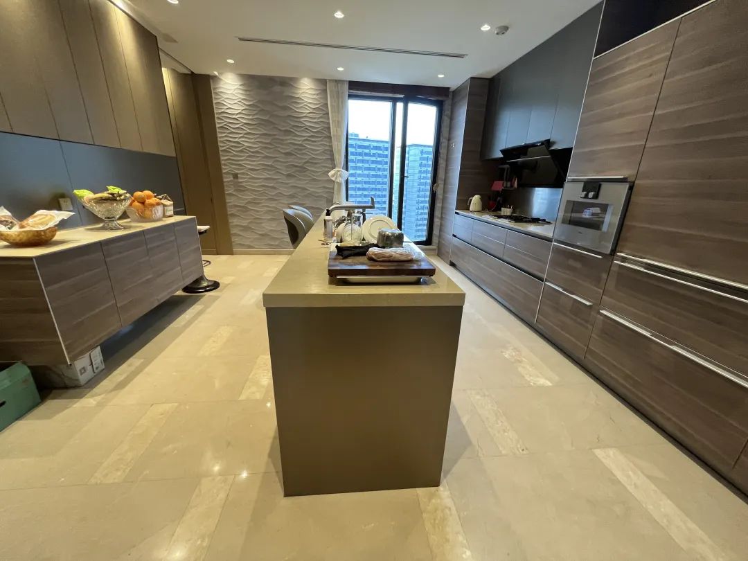 一个月三十万，能租到什么样的房子