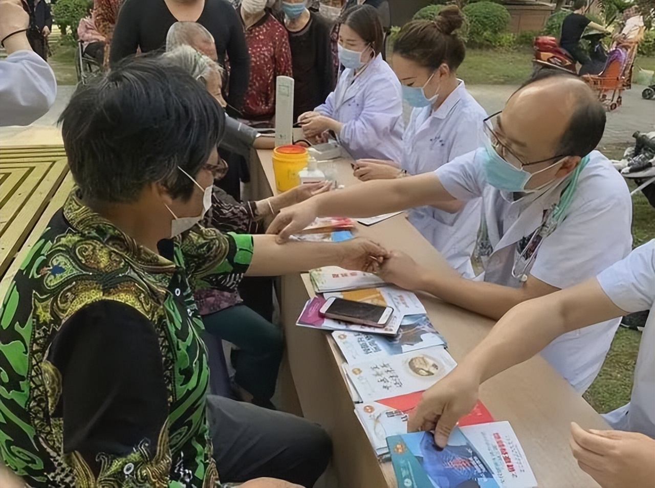 沈阳老太一人坑一座城,一人坑一城是真的吗