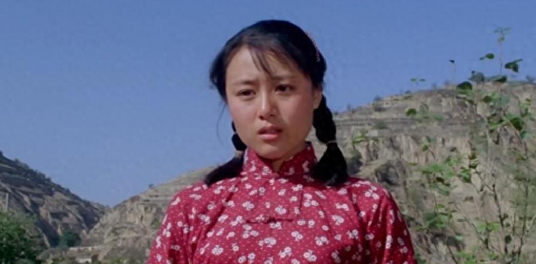 干瘪黑瘦，一口假牙，这就能演“村花”？观众表示越看越觉得假