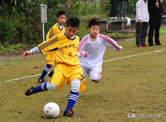 中国男足u15最近比赛,球员殴打裁判