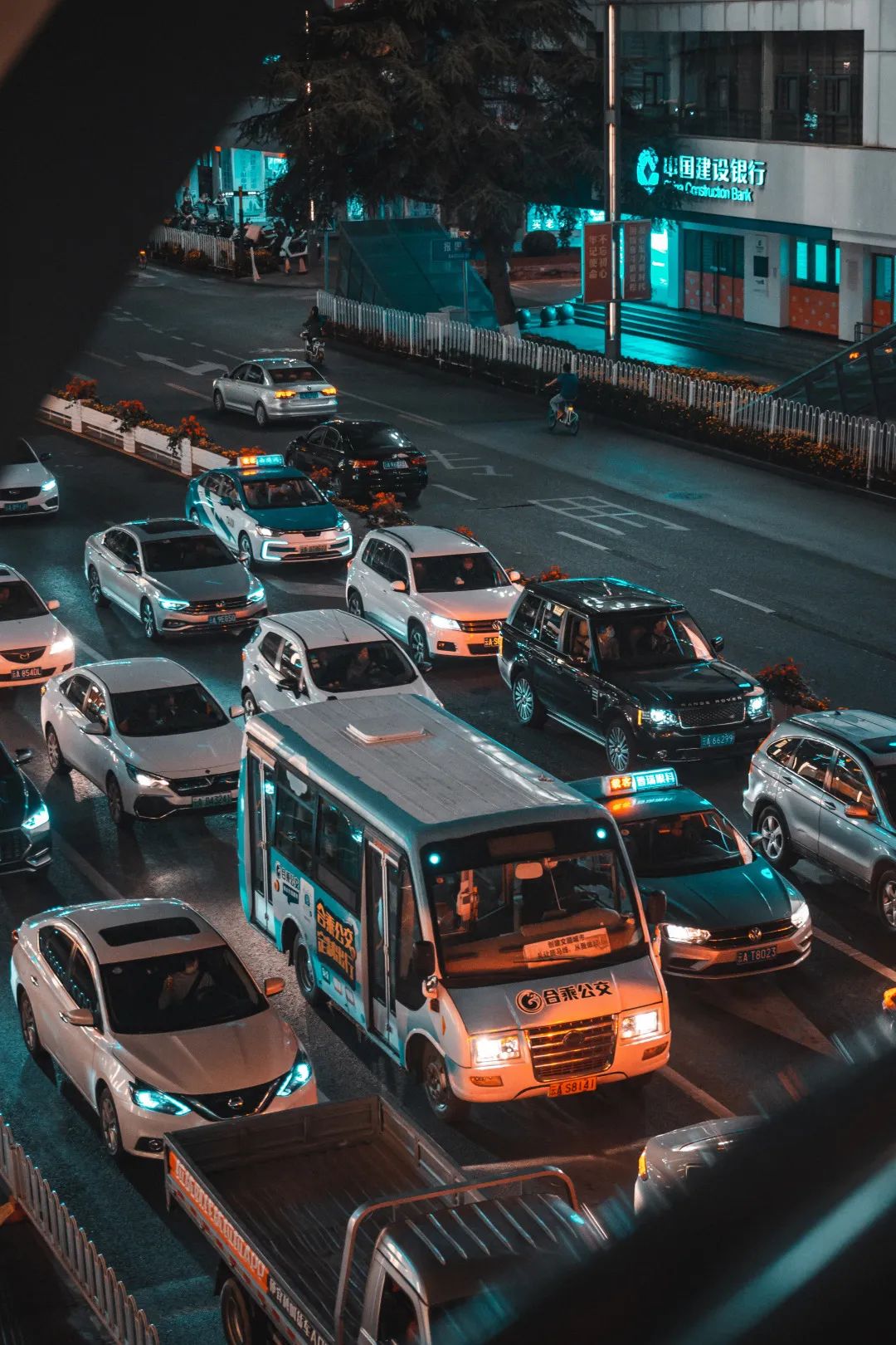 工资5000，还贷7000！昆明人的夜晚，其实比白天更忙…