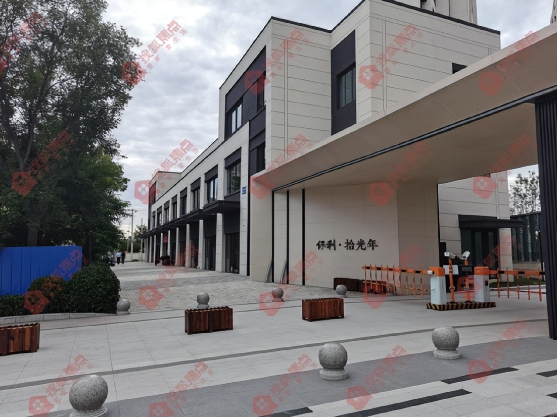 面包砖铺地板,柏油路面刷漆多少钱一平米