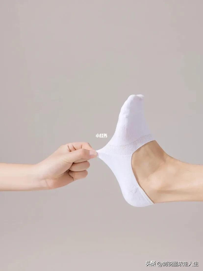 饭碗没法端、袜子没法穿、泡菜没有盐，我们崇拜韩国人什么？