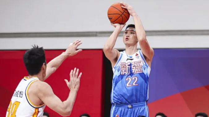 新疆克莱蒙斯砍下58分精彩回放,新疆广汇今日比分