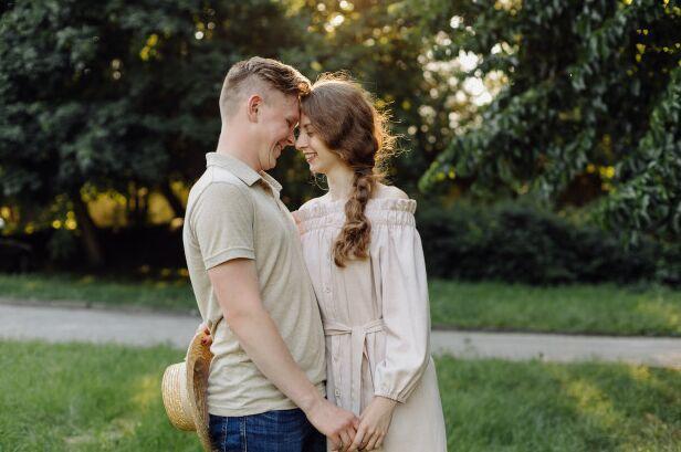 男人这样对你多半是对你动情了,男人默许你的方法