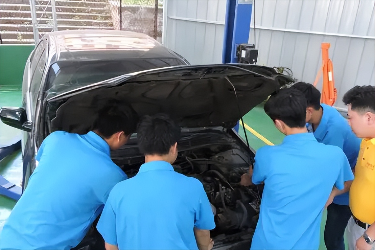 汽车美容装潢工证书,汽车美容装潢工证书有啥用