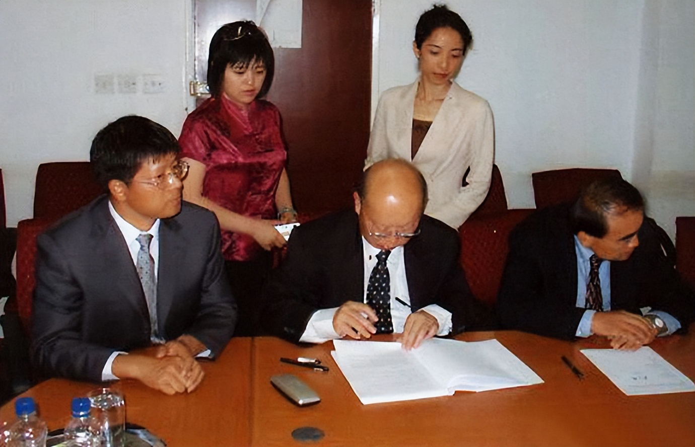 79年赞比亚购买12架歼6,称合同被烧拒付余款,中方反应再获大单