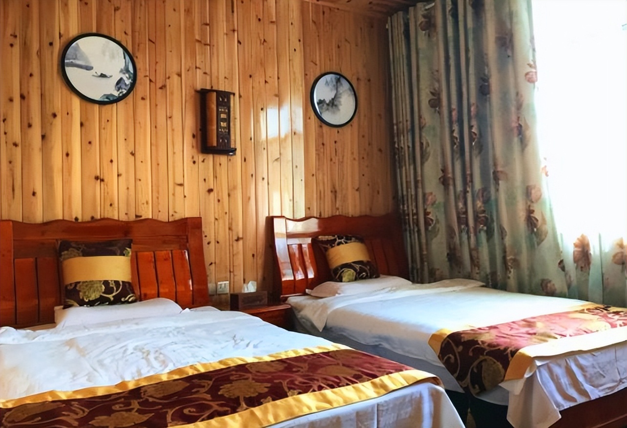 自驾游住经济实惠酒店攻略,自驾游怎么找到便宜的酒店