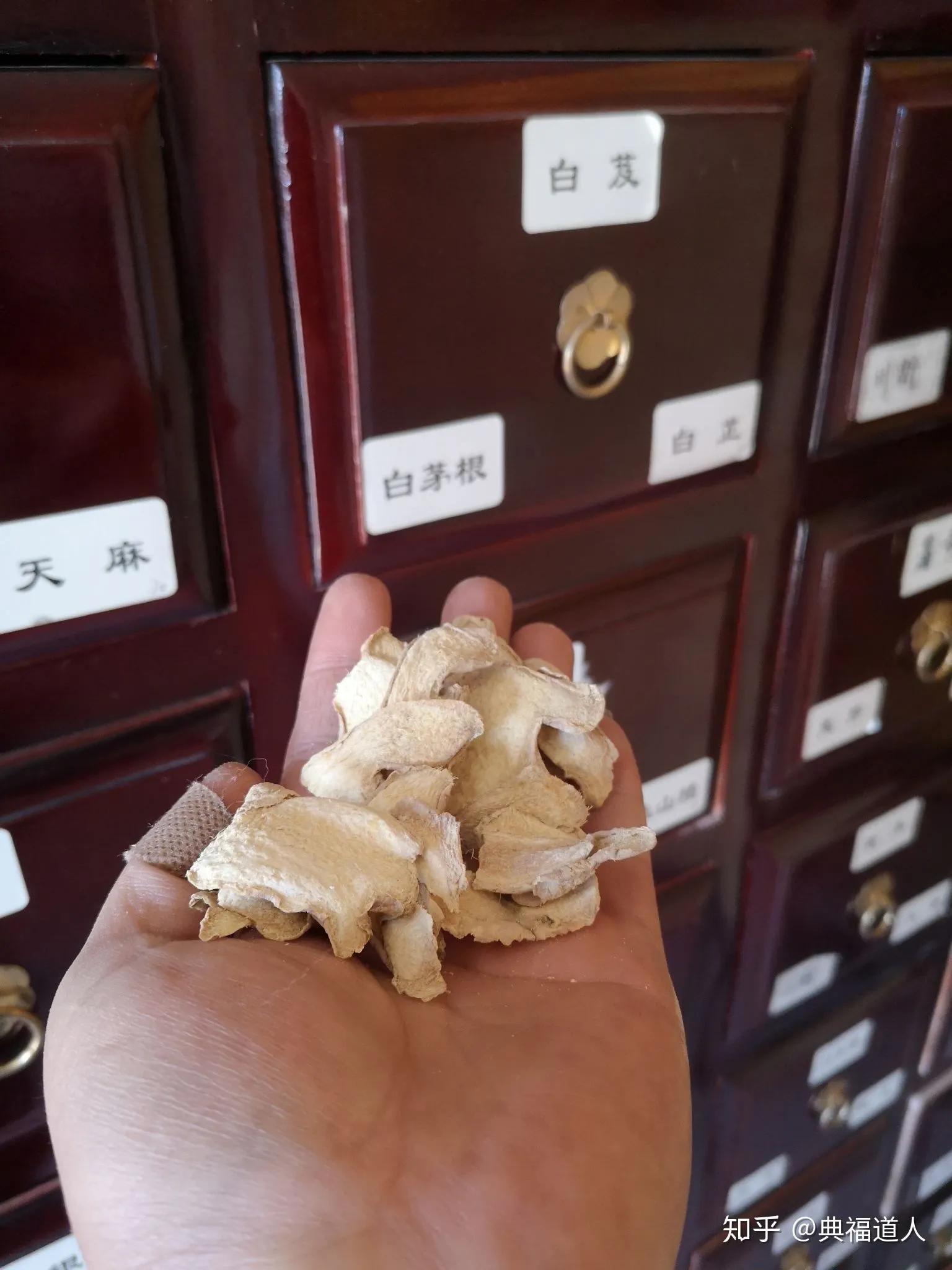 手脚冰凉每天炒菜吃姜改善,小孩手脚冰凉做饭能放点姜