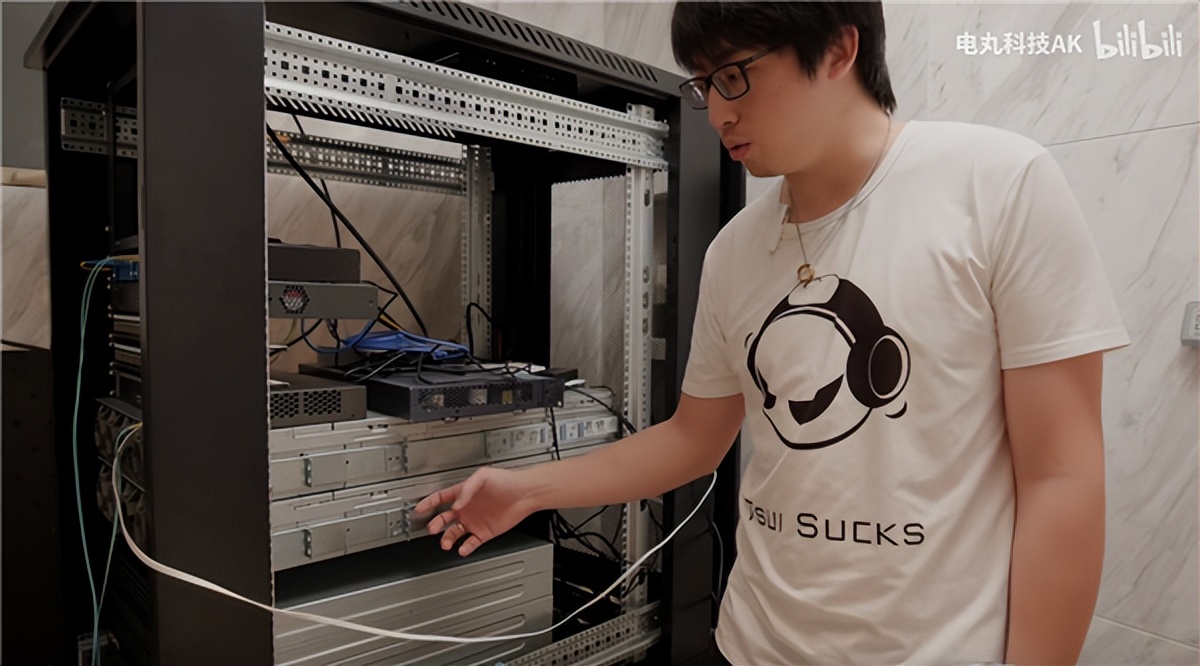 王思聪用amd处理器,王思聪电脑装了三个显卡