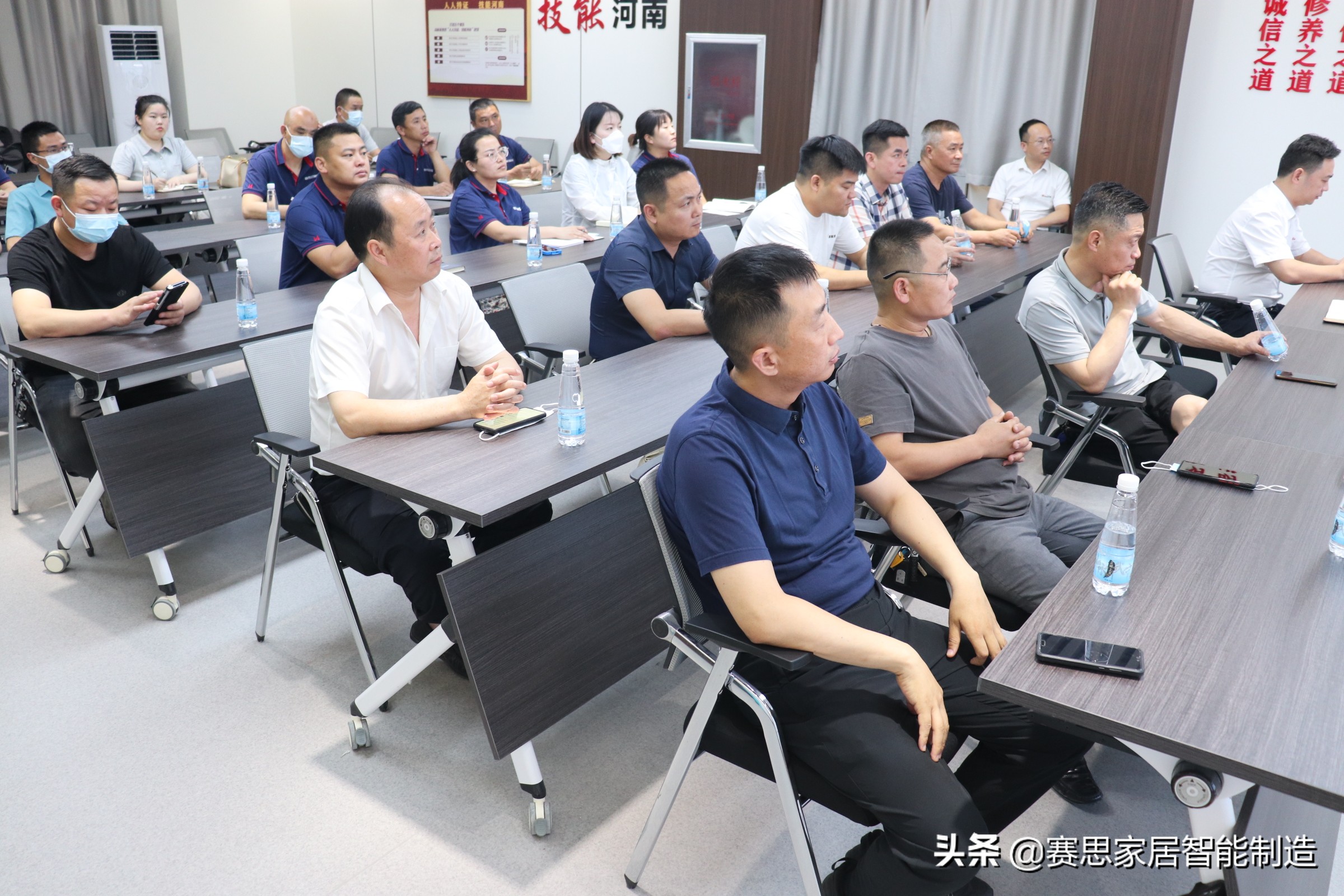 赛思受邀河南省清丰县委书记曹拥军会见，助力家居企业数字化建设