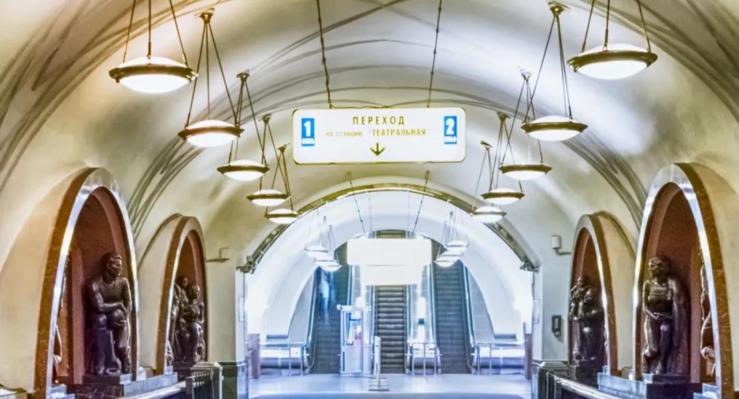 平平无奇地铁,真实的莫斯科地铁站