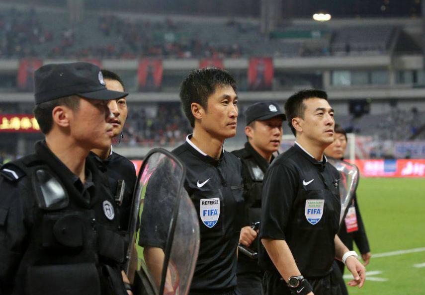 中超裁判马宁再度成为舆论焦点,马宁到底有没有误判中超积分榜