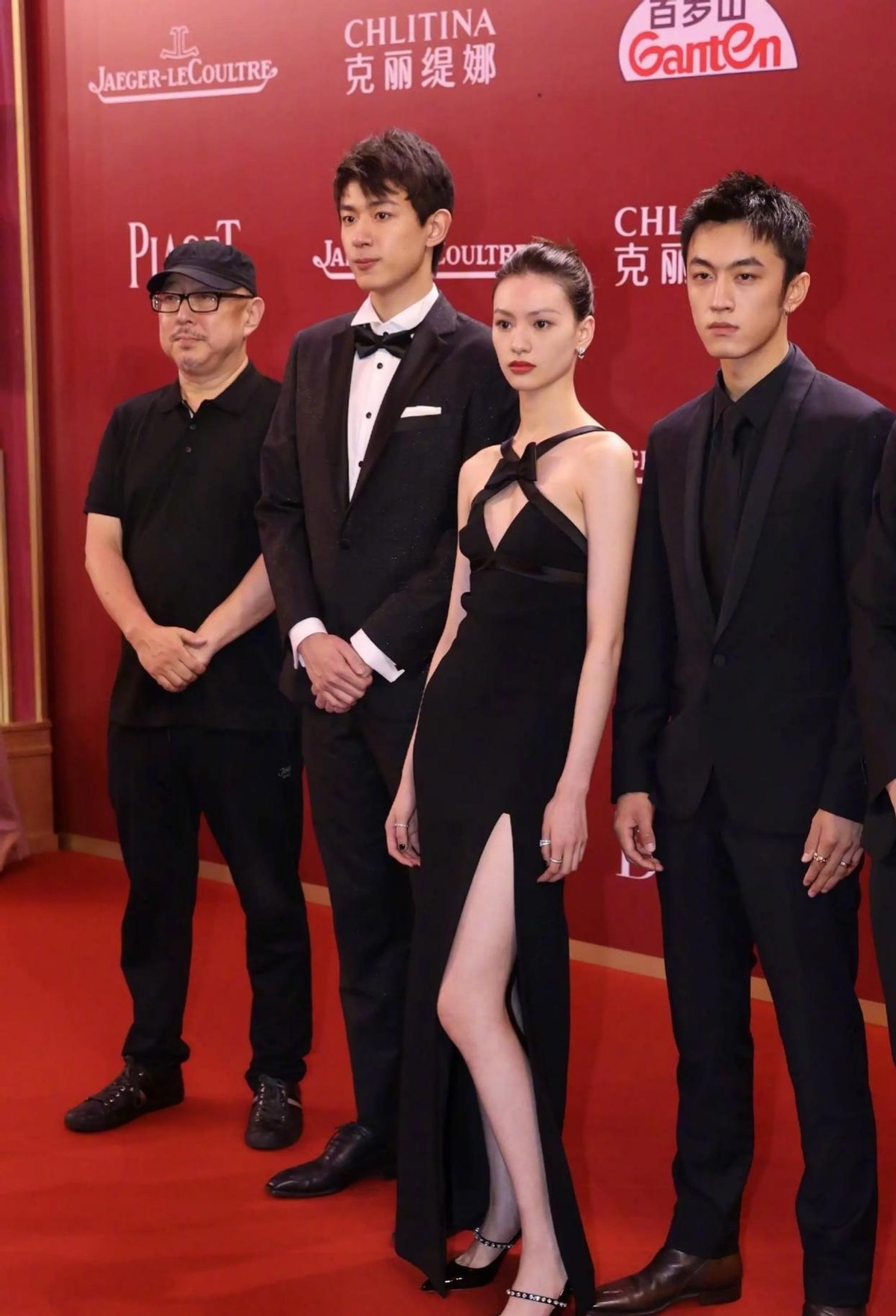 27岁新秀太大胆！穿爱心“肚兜”皮肤白皙，背绑蝴蝶结显好身材