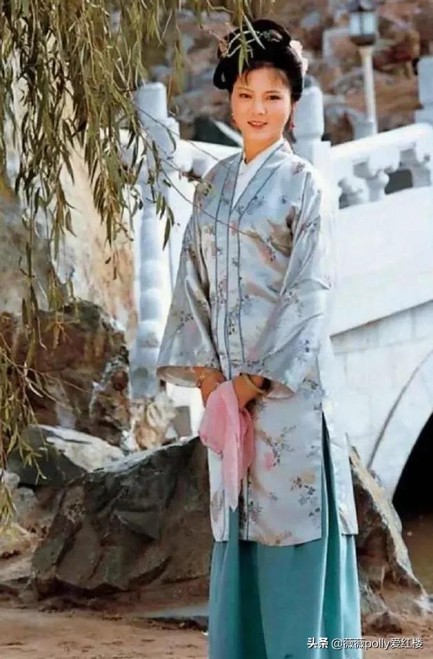 李嬷嬷为什么敢欺负袭人,李嬷嬷两次为难袭人袭人什么反应