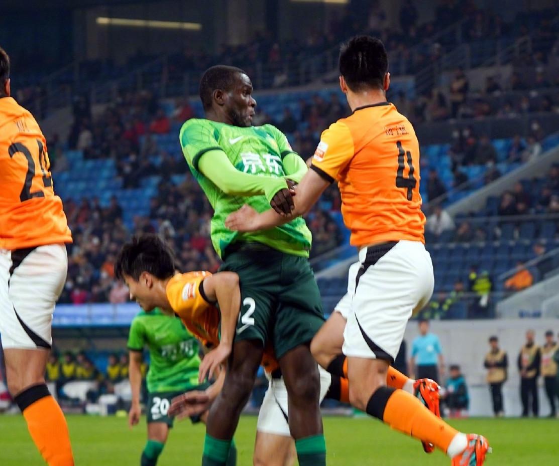 中超战况泰山4连胜,中超第八轮恒大对国安赛况