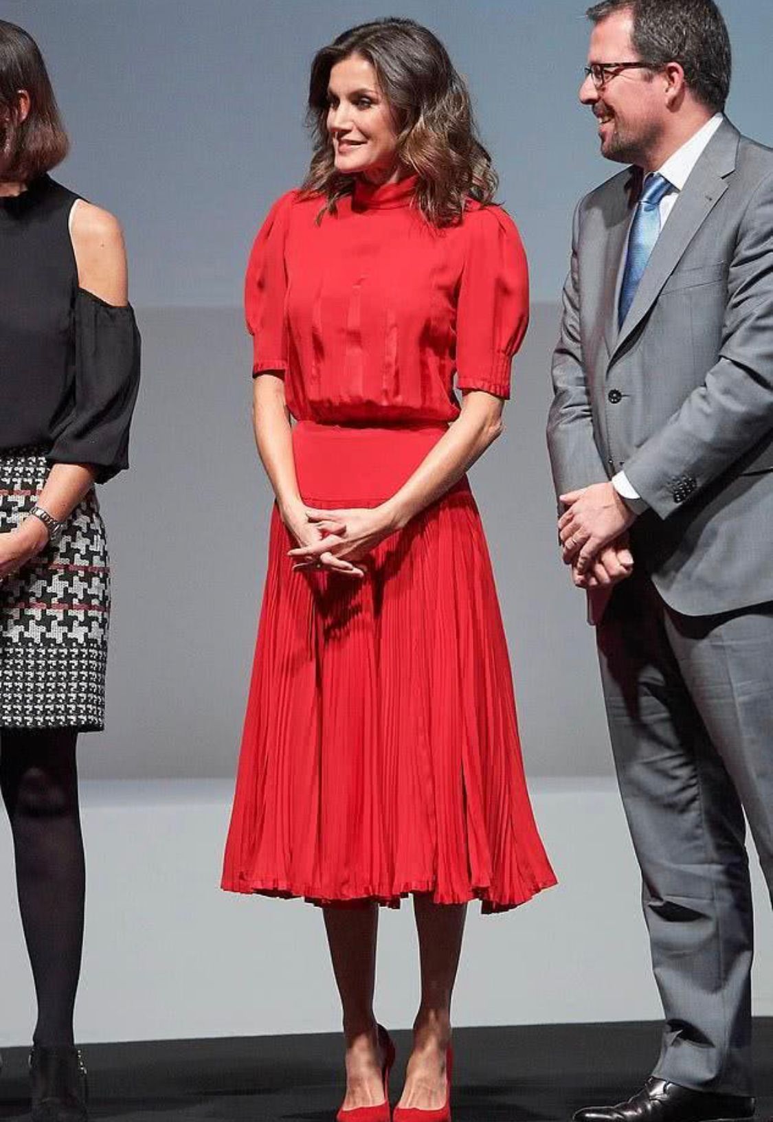 莱后年度第3次穿婆婆旧衣，这是穷到买不起新衣服，还是节俭入骨