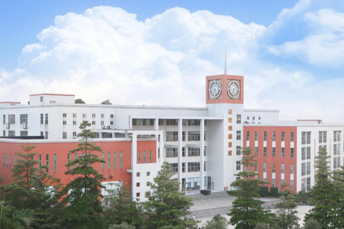 2023年广州商学院学费是多少,2023年广州商学院多少分能进