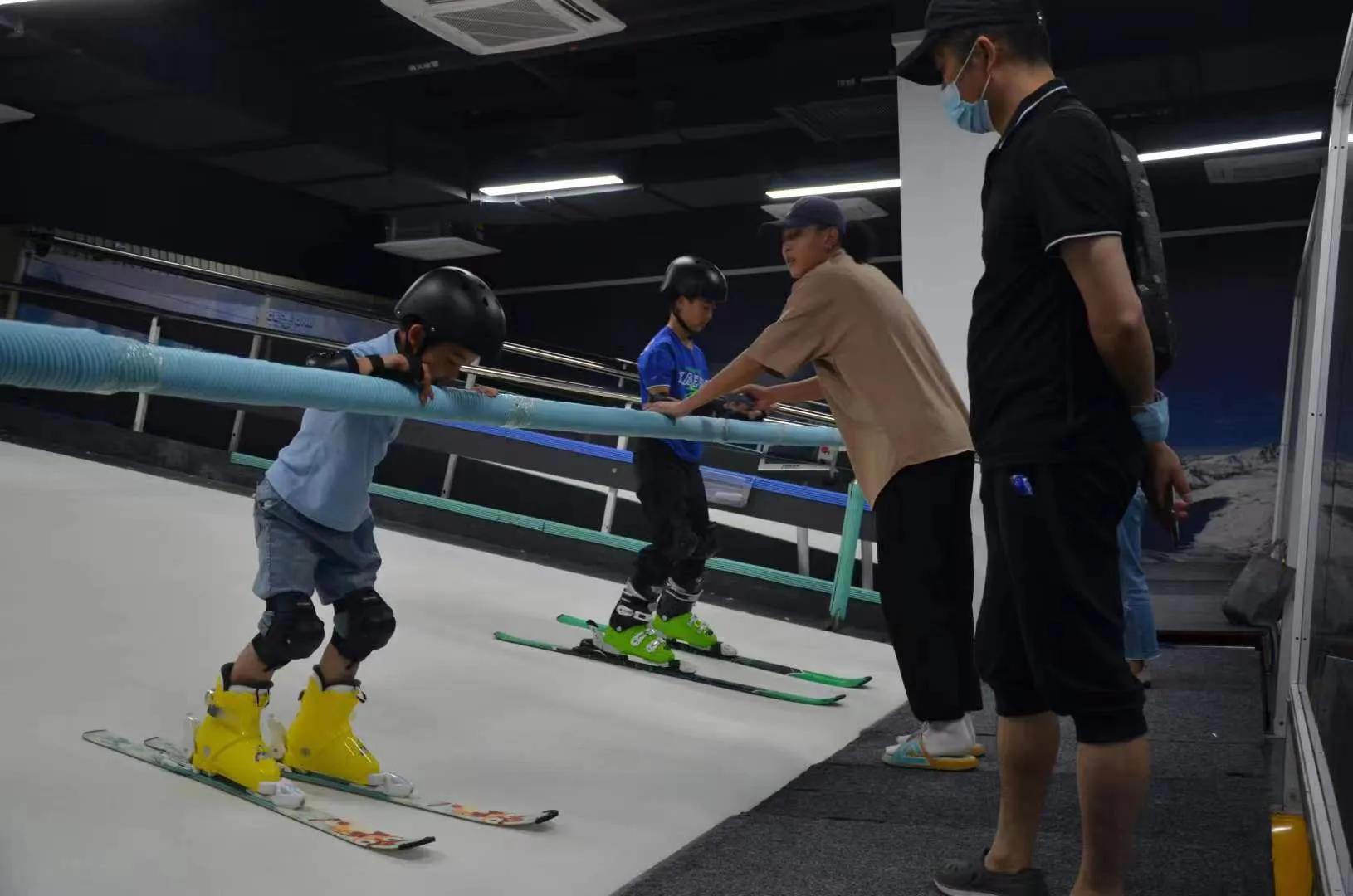 布吉东方半岛社区联合青创社区·承翰站开展体育公益活动