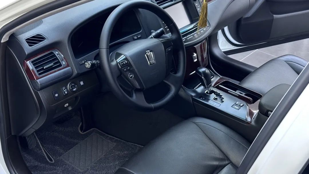 13代半皇冠底盘松散回炉重造,十三代皇冠彻底整备