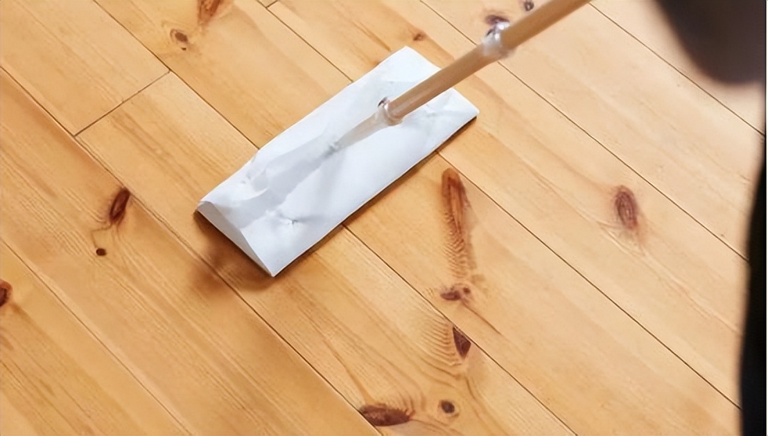 不吸水的地板怎么拖没有水印,地板砖上有水印怎样能清理掉