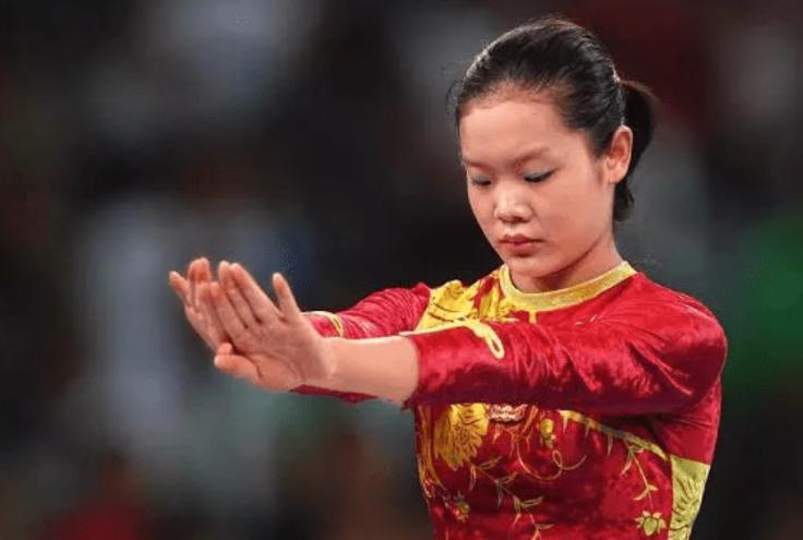 体操女皇程菲：身材严重发福涨至200斤，35岁任副教授仍单身