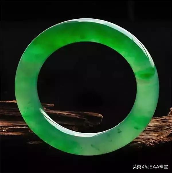 祖传手镯摔坏了怎么索赔,30万手镯摔断怎么处理的