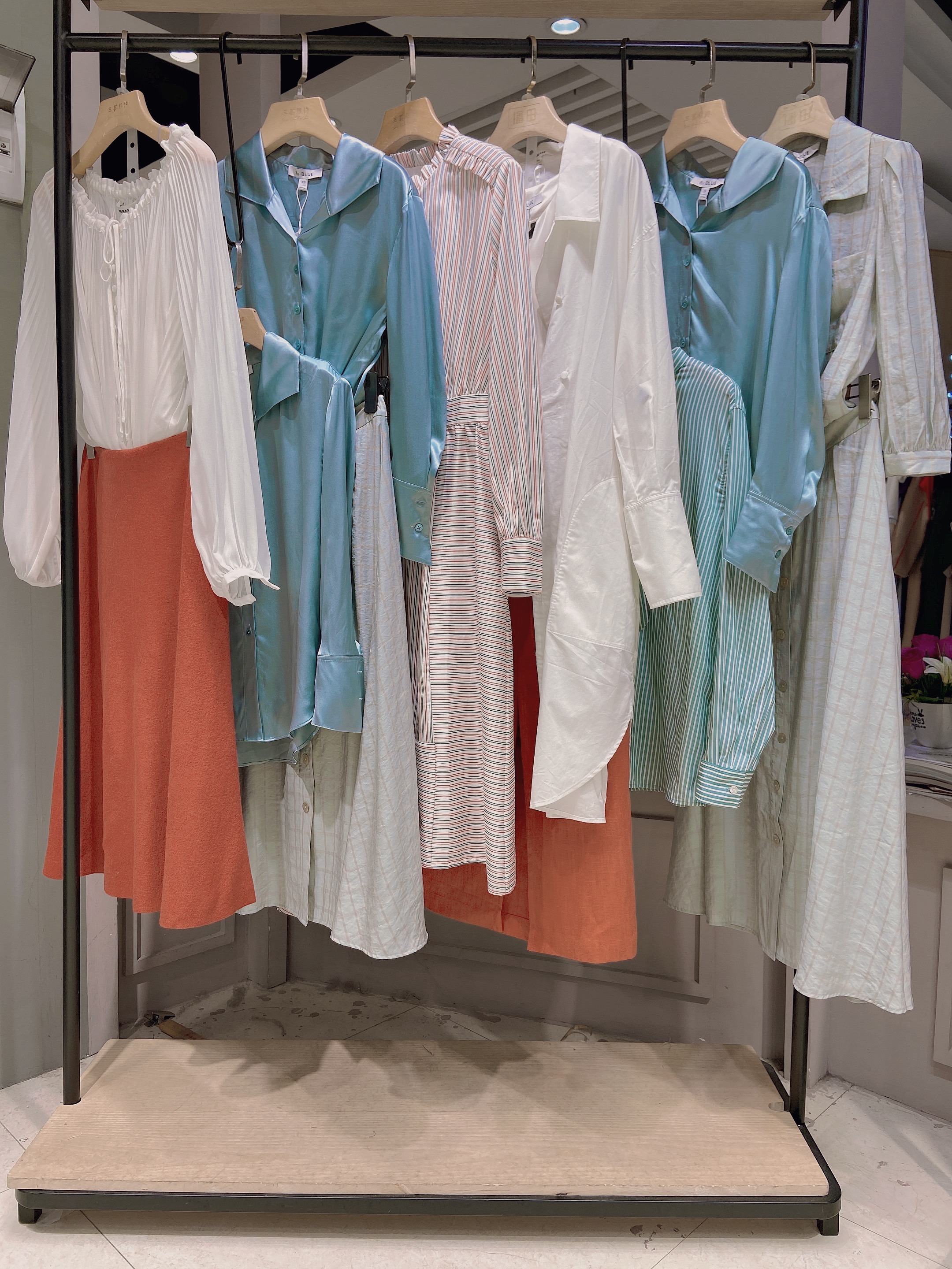 琨丝薇尔女装官方旗舰店,琨丝薇尔女装批发