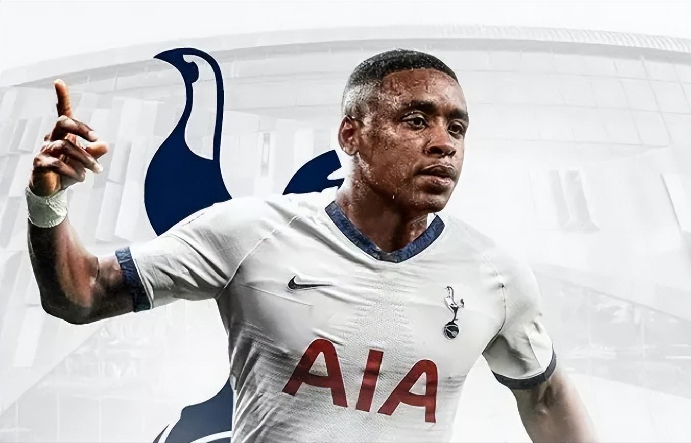 穆里尼奥在替补席愤怒站起来,穆里尼奥被罚下场在看台